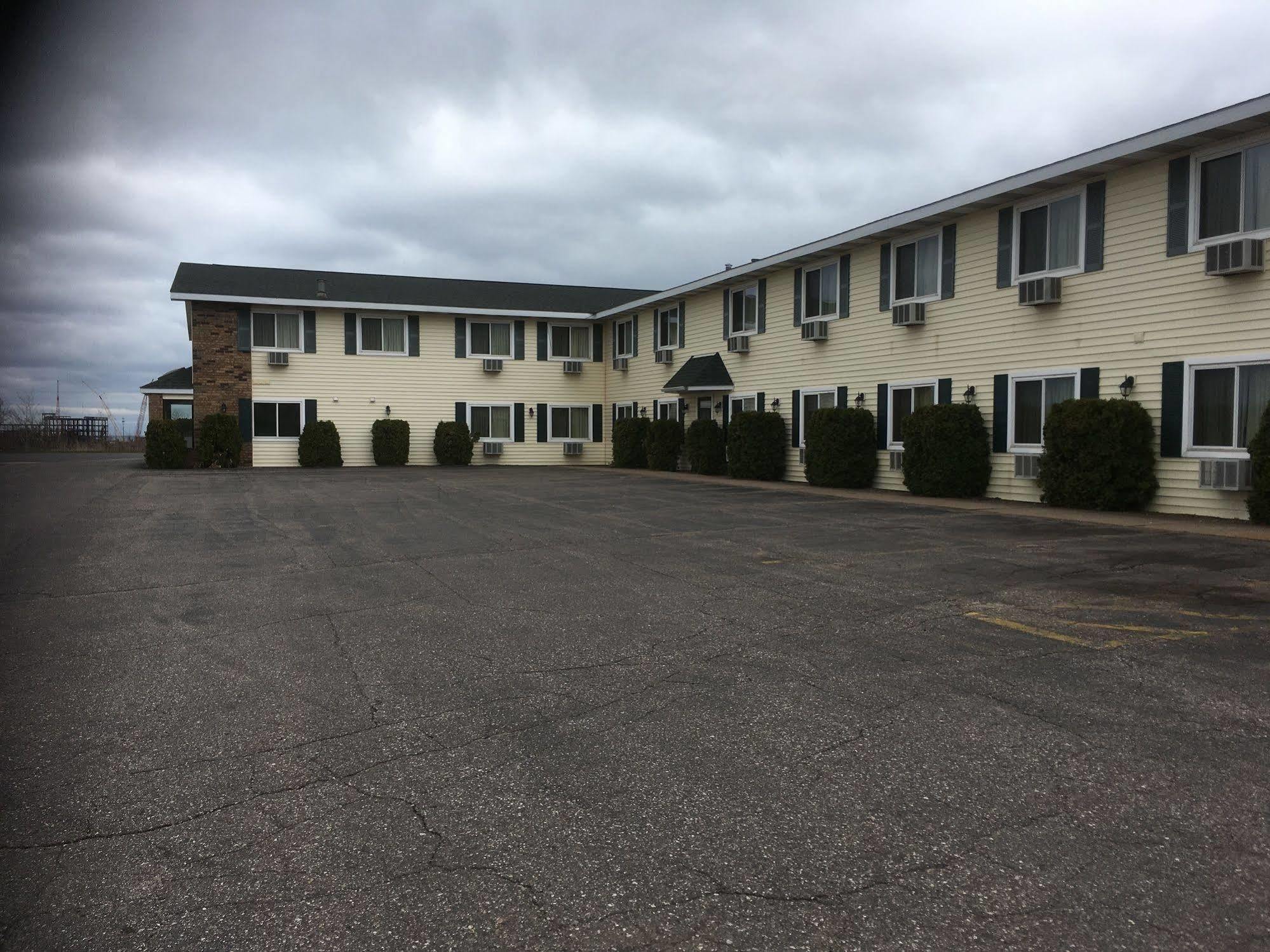 Value Host Motor Inn Marquette Exterior foto